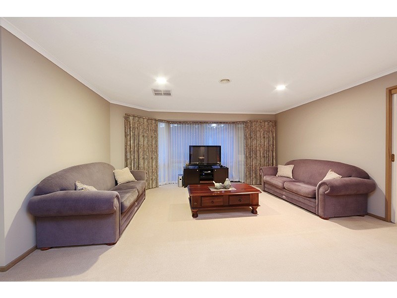 32 Bridgewater Way, Rowville VIC 3178