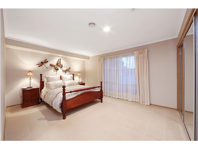 32 Bridgewater Way, Rowville VIC 3178