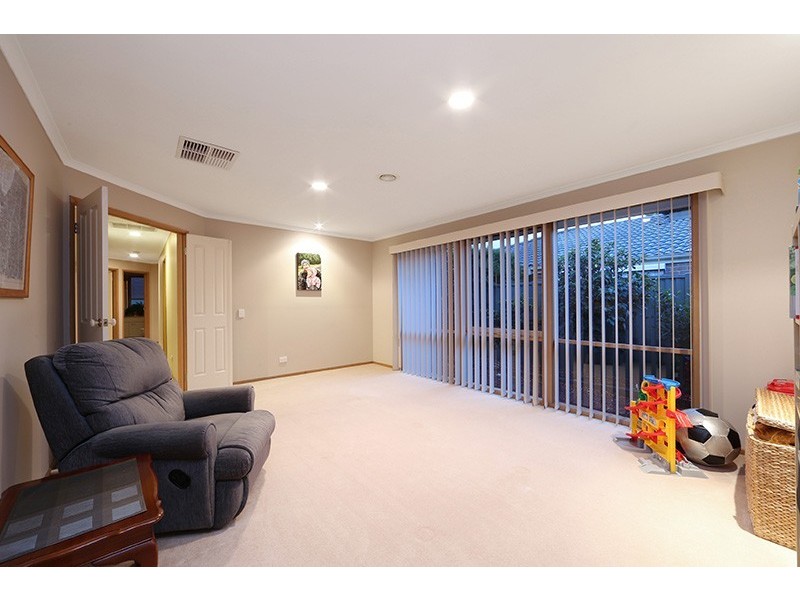 32 Bridgewater Way, Rowville VIC 3178