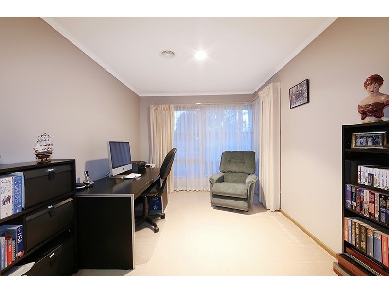 32 Bridgewater Way, Rowville VIC 3178