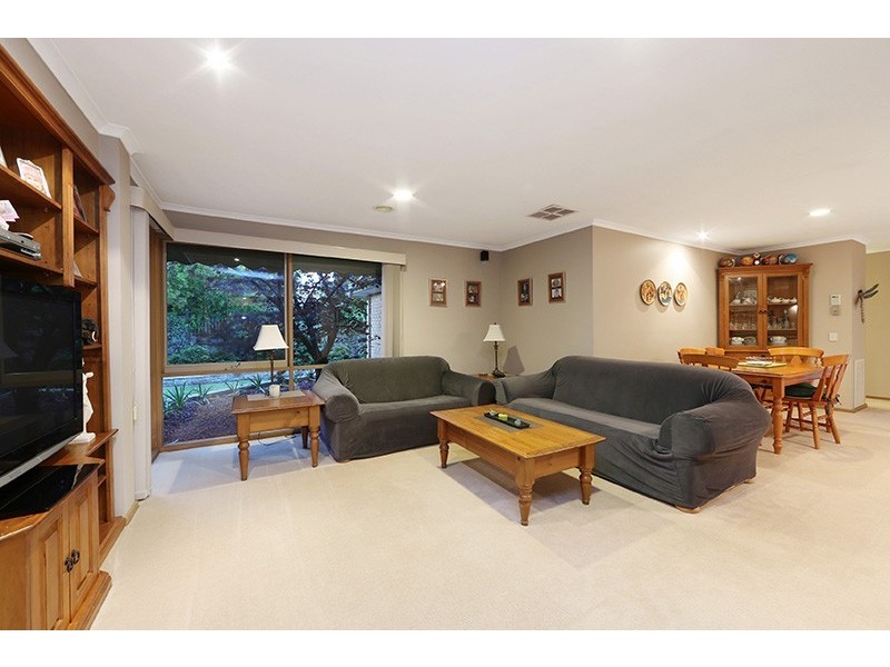 32 Bridgewater Way, Rowville VIC 3178