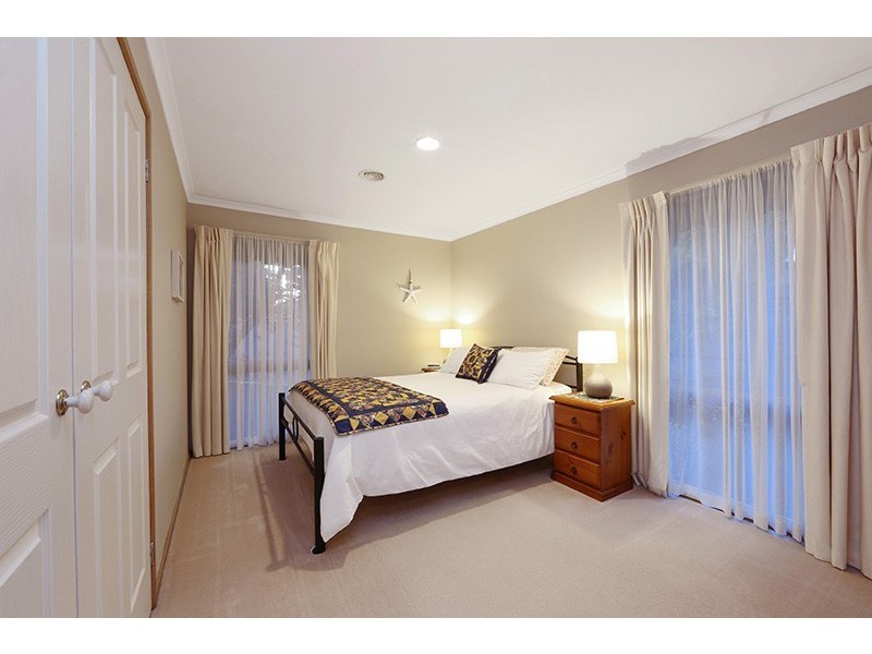 32 Bridgewater Way, Rowville VIC 3178