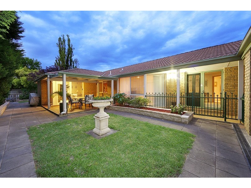 32 Bridgewater Way, Rowville VIC 3178