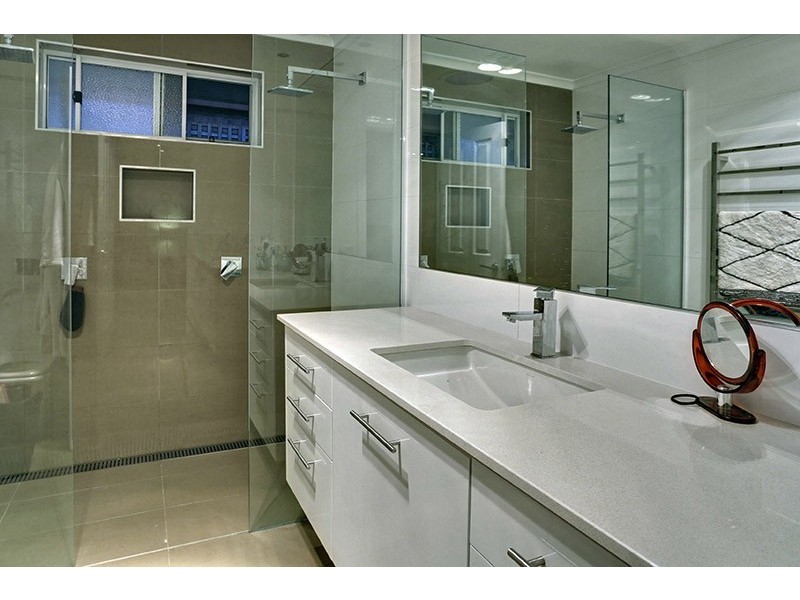 9 Lakeside Boulevard, Rowville VIC 3178