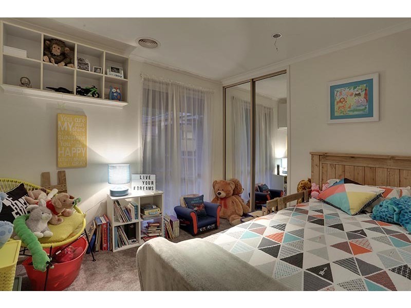 9 Lakeside Boulevard, Rowville VIC 3178