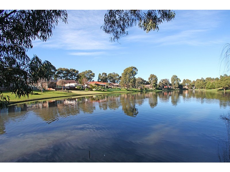 9 Lakeside Boulevard, Rowville VIC 3178