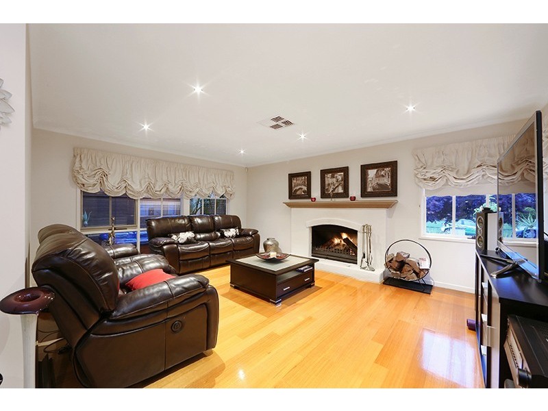 17 Lakesfield Drive, Lysterfield VIC 3156