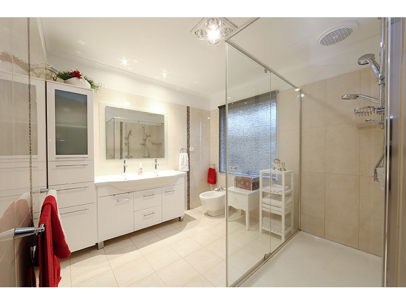 17 Lakesfield Drive, Lysterfield VIC 3156