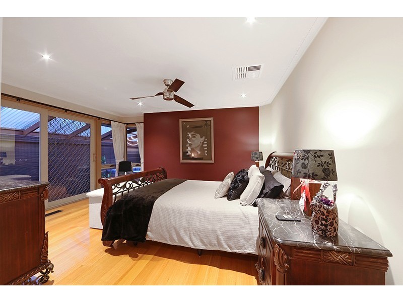 17 Lakesfield Drive, Lysterfield VIC 3156