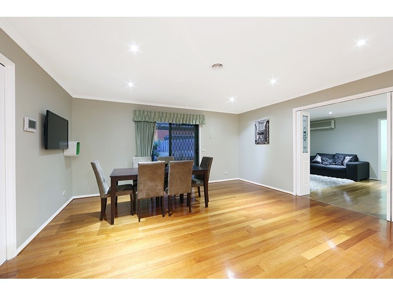 16 Finsbury Close, Rowville VIC 3178