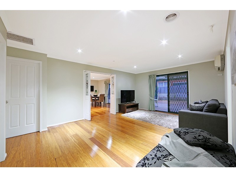 16 Finsbury Close, Rowville VIC 3178