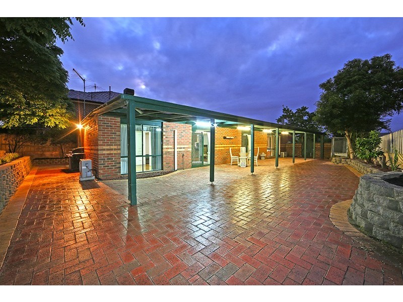 16 Finsbury Close, Rowville VIC 3178