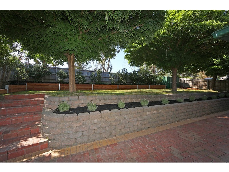 16 Finsbury Close, Rowville VIC 3178