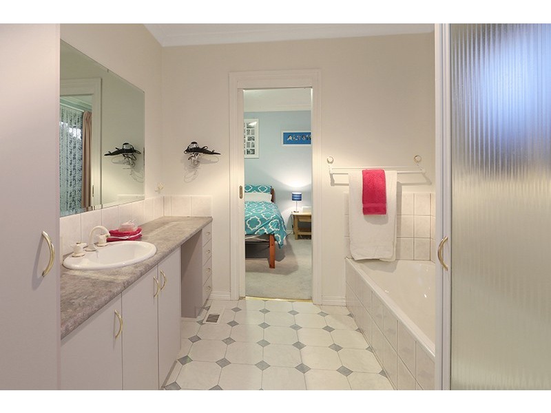 38 Clauscen Drive, Rowville VIC 3178