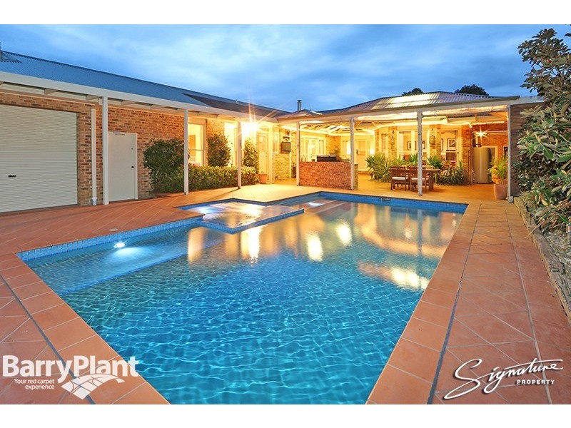 2 Claremont Way, Lysterfield VIC 3156