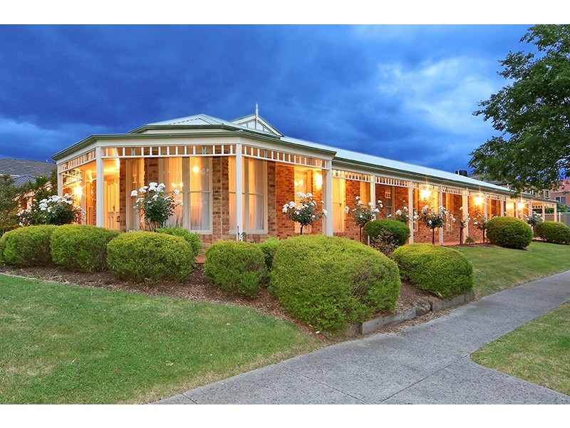 2 Claremont Way, Lysterfield VIC 3156