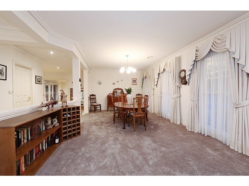 2 Claremont Way, Lysterfield VIC 3156