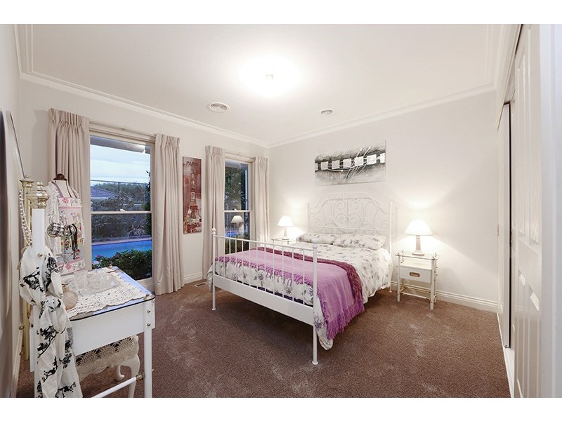 2 Claremont Way, Lysterfield VIC 3156