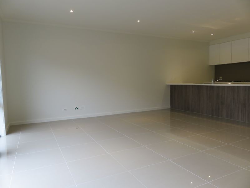 14 Flora Grove, Wantirna South VIC 3152