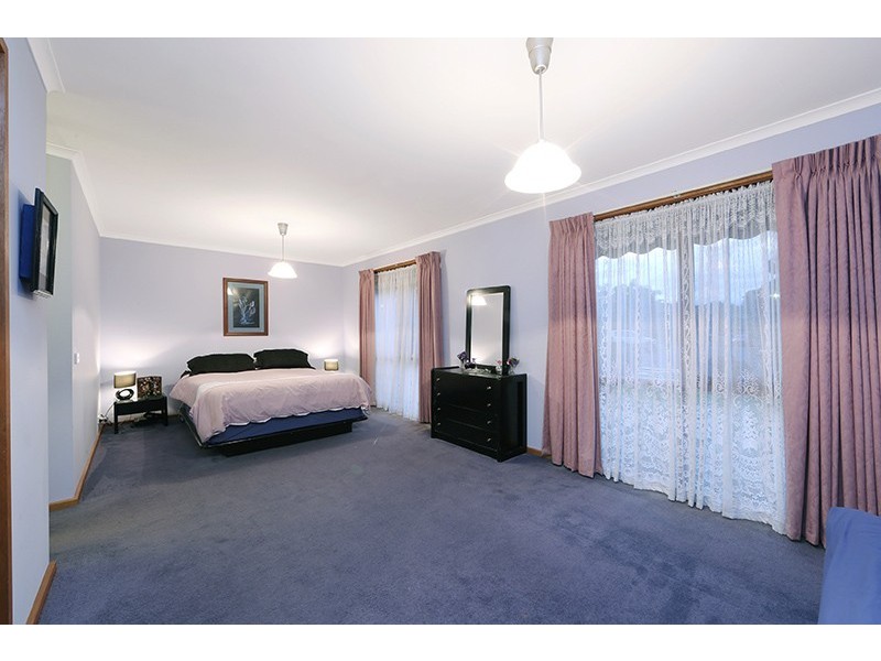 13 Trevena Close, Rowville VIC 3178