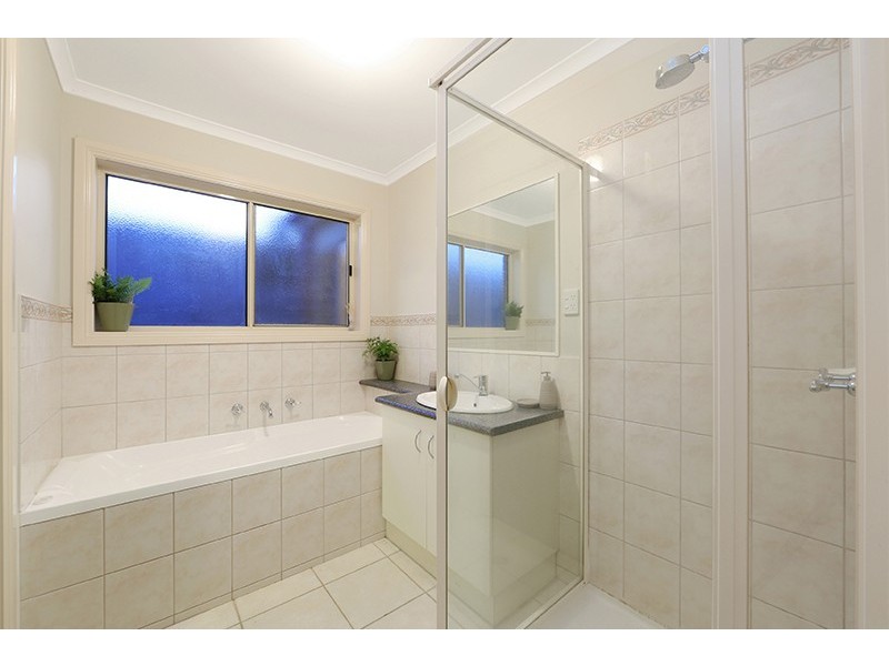 2/121 Murrindal Drive, Rowville VIC 3178