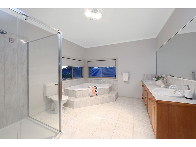 35 Dandelion Drive, Rowville VIC 3178