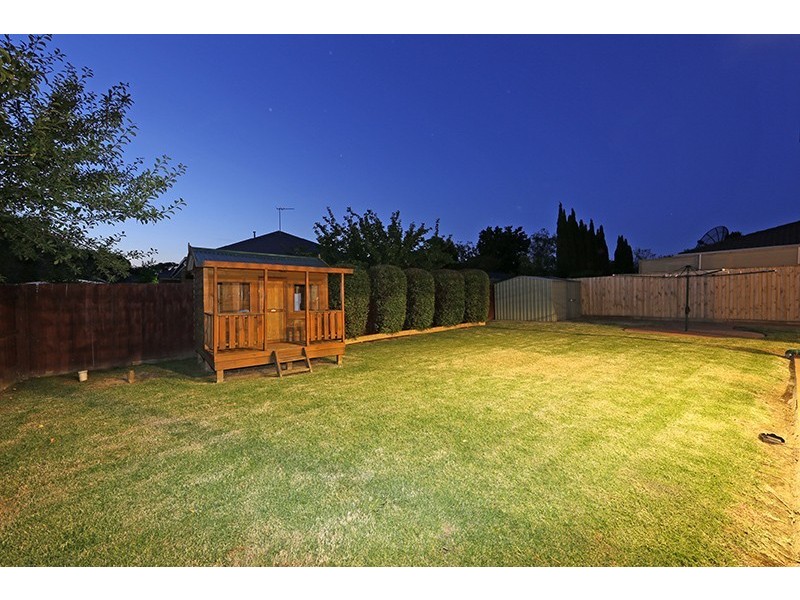 35 Dandelion Drive, Rowville VIC 3178