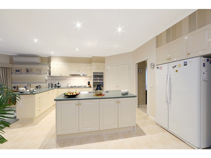 52 Pitfield Crescent, Rowville VIC 3178