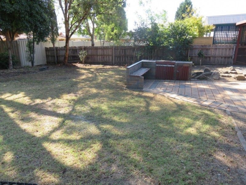 17 Mantung Crescent, Rowville VIC 3178