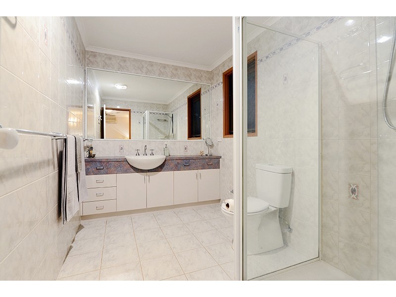 10 Hollyview Court, Rowville VIC 3178