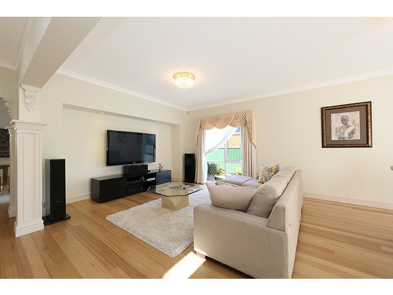 423 Dandelion Drive, Rowville VIC 3178