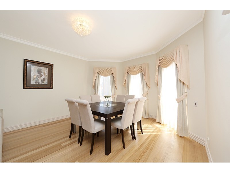 423 Dandelion Drive, Rowville VIC 3178