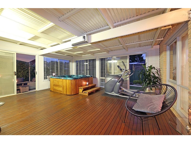 423 Dandelion Drive, Rowville VIC 3178