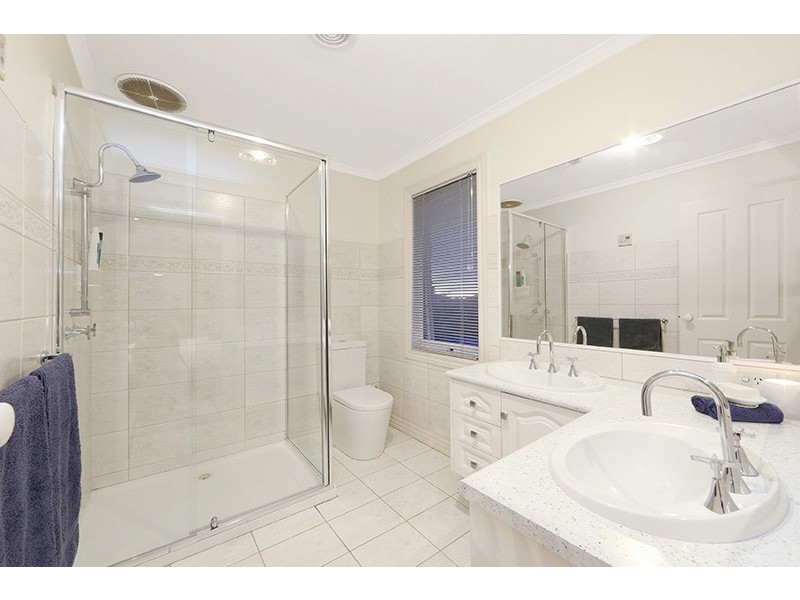 423 Dandelion Drive, Rowville VIC 3178