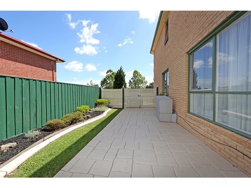 423 Dandelion Drive, Rowville VIC 3178