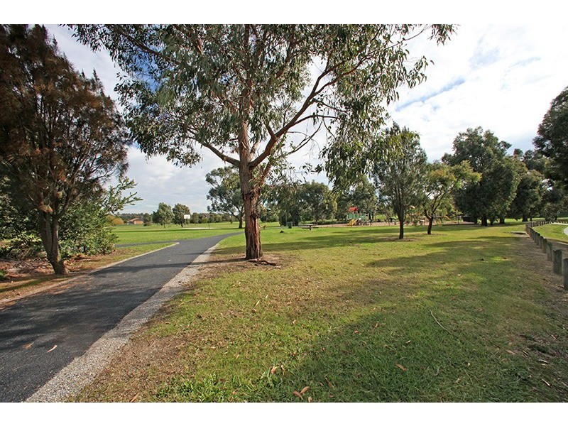 423 Dandelion Drive, Rowville VIC 3178