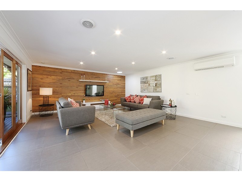 1 Lloyd Street, Knoxfield VIC 3180