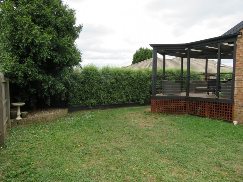 51 Dandelion Drive, Rowville VIC 3178