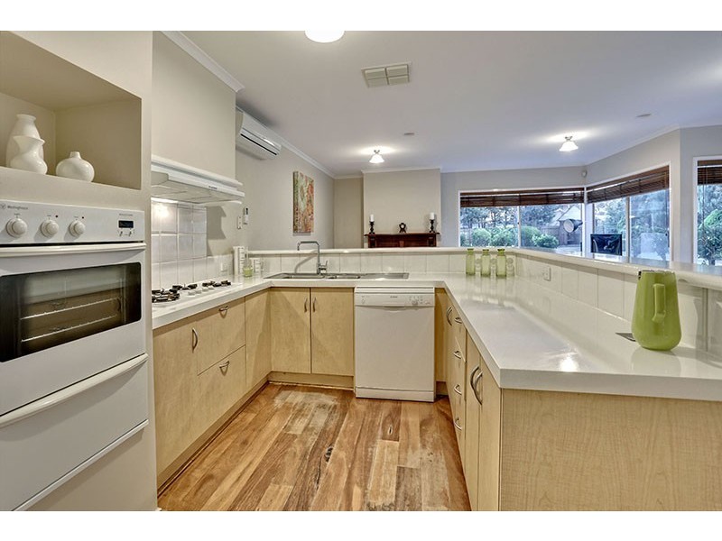 21 Garland Rise, Rowville VIC 3178