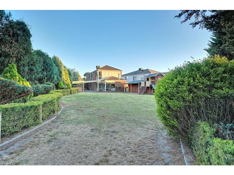 21 Garland Rise, Rowville VIC 3178