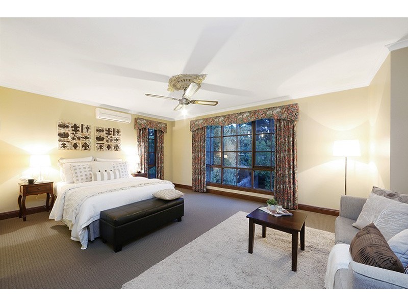 76 Churchill Park Drive, Lysterfield South VIC 3156