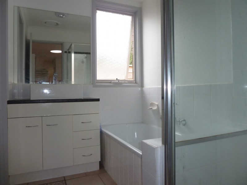 242 Dandelion Drive, Rowville VIC 3178