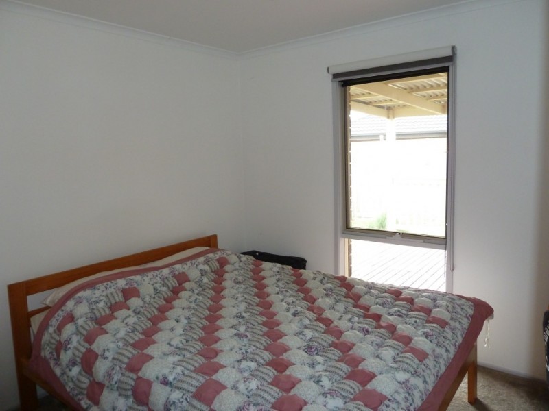 242 Dandelion Drive, Rowville VIC 3178