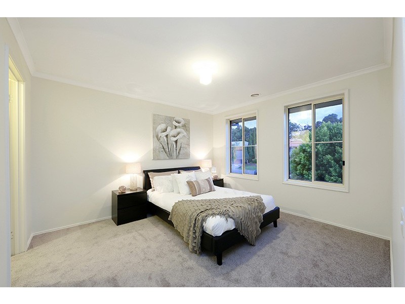 13 Kimberley Drive, Ferntree Gully VIC 3156