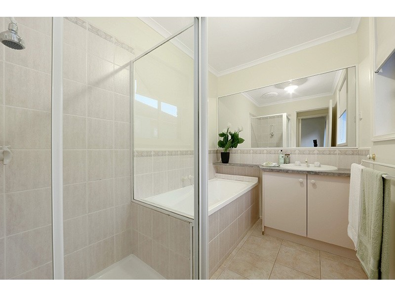 13 Kimberley Drive, Ferntree Gully VIC 3156