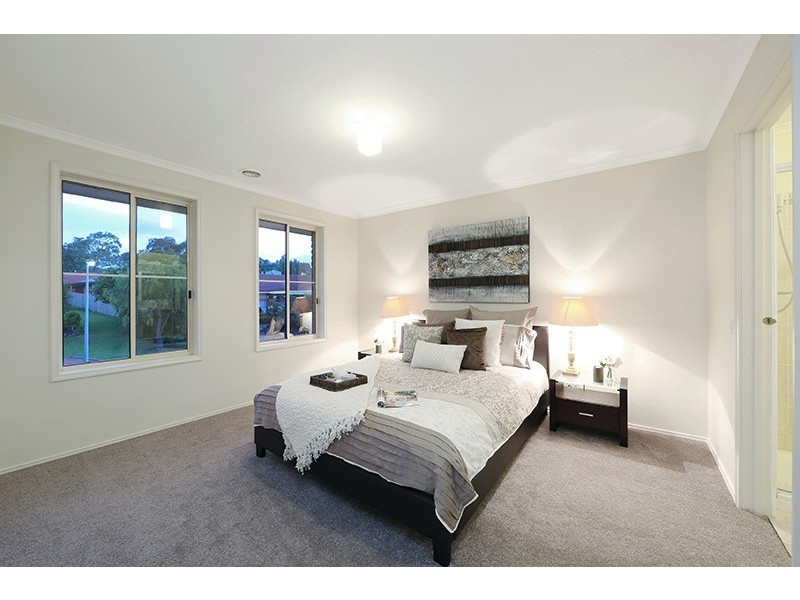 13 Kimberley Drive, Ferntree Gully VIC 3156