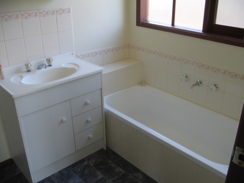 122 Rosemary Crescent, Frankston North VIC 3200