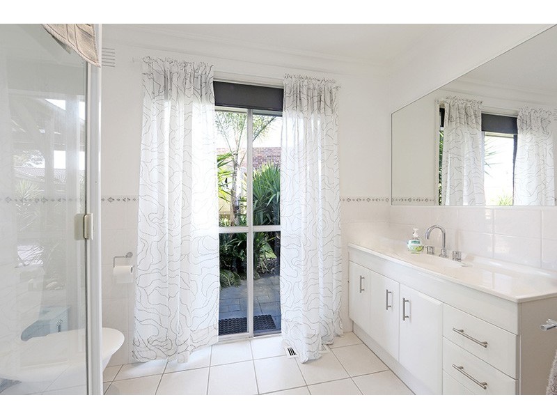 49 Frudal Crescent, Knoxfield VIC 3180
