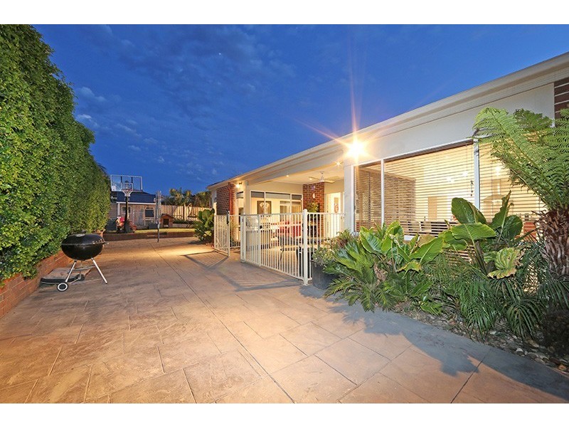 13 Kellbourne Drive, Rowville VIC 3178