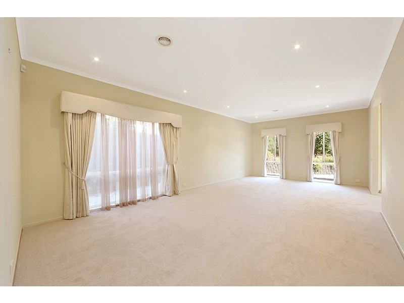 8 Pendelton Place, Lysterfield VIC 3156